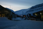 Longyearbyen in der Dämmerung der Polarnacht