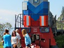Zwischenstopp auf der Goldschnalle der alten Transsibirischen Eisenbahnstrecke zwischen Sludjanka und Port Baikal (Sibirien, Russland)