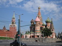 Basilius-Kathedrale und Erlöserturm beim Roten Platz in Moskau